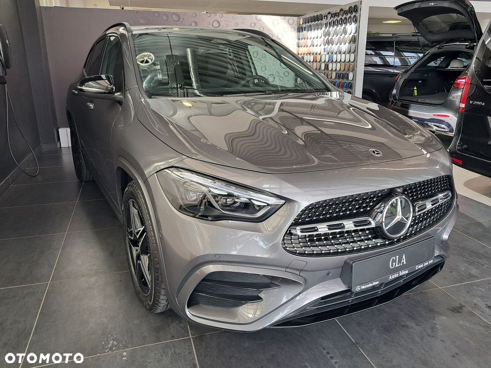 Mercedes-Benz GLA - 13