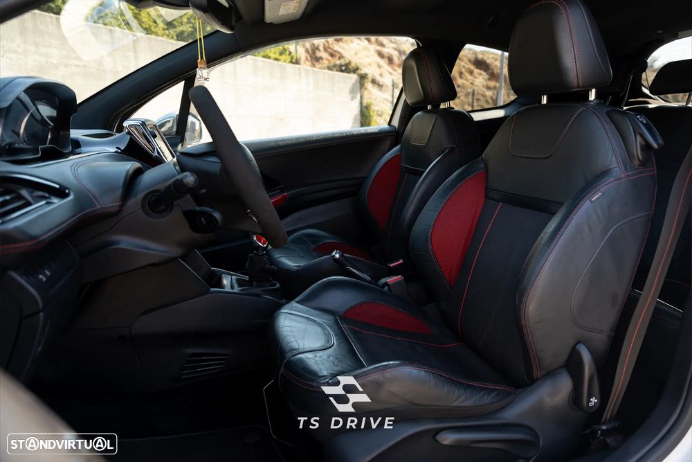 Peugeot 208 1.6 THP GTi - 10