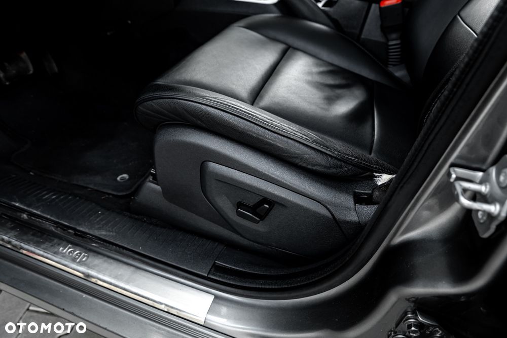 Jeep Grand Cherokee - 19