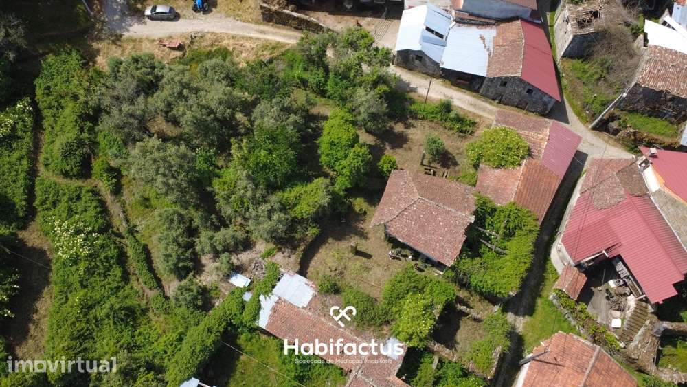 Moradia T4 à venda para reconstruir em Vouzela - Viseu - Grande imagem: 4/29
