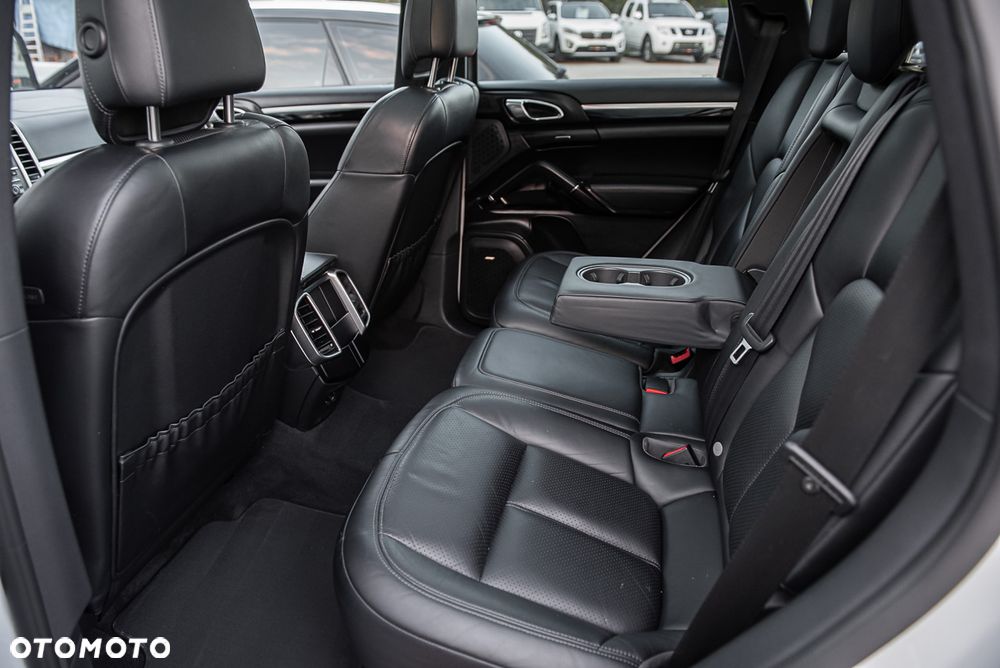 Porsche Cayenne S Diesel Platinum Edition - 30