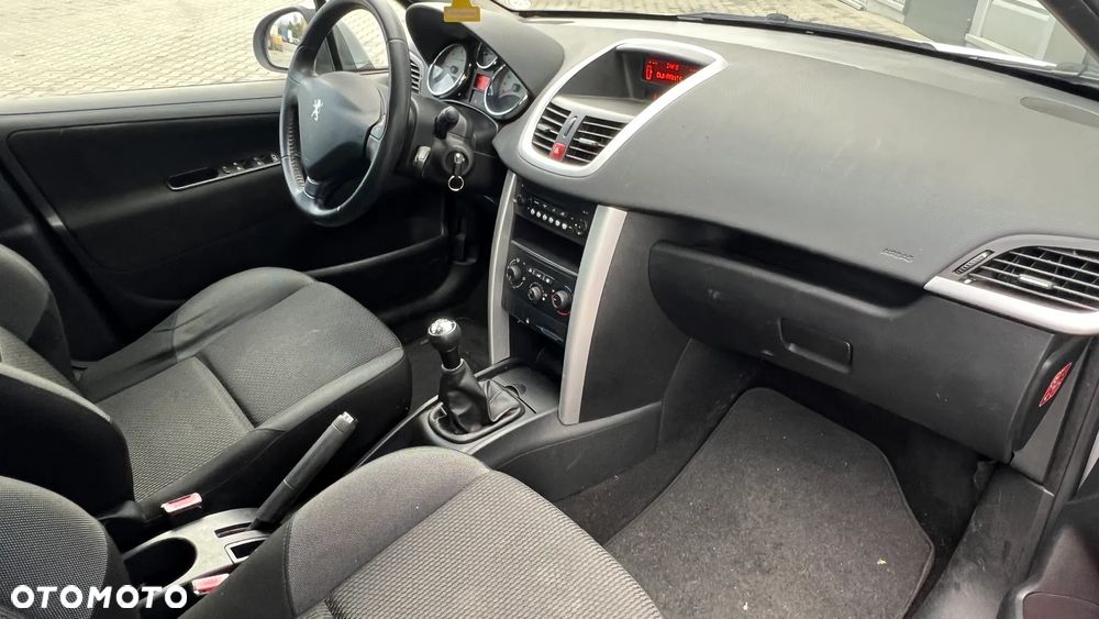 Peugeot 207 - 10