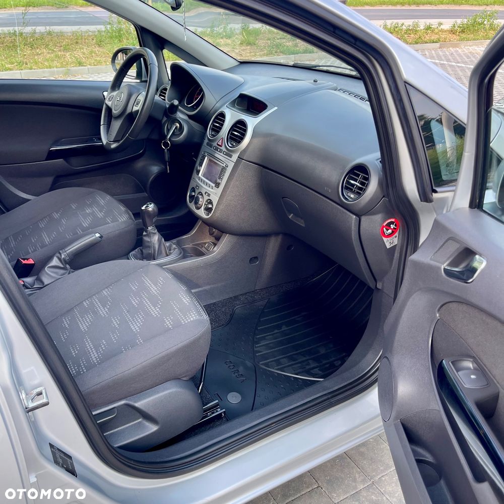 Opel Corsa 1.2 16V Cosmo - 29