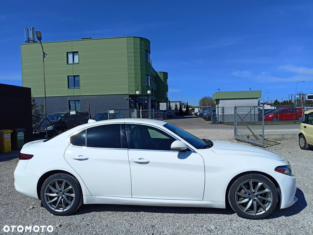 Alfa Romeo Giulia - 5
