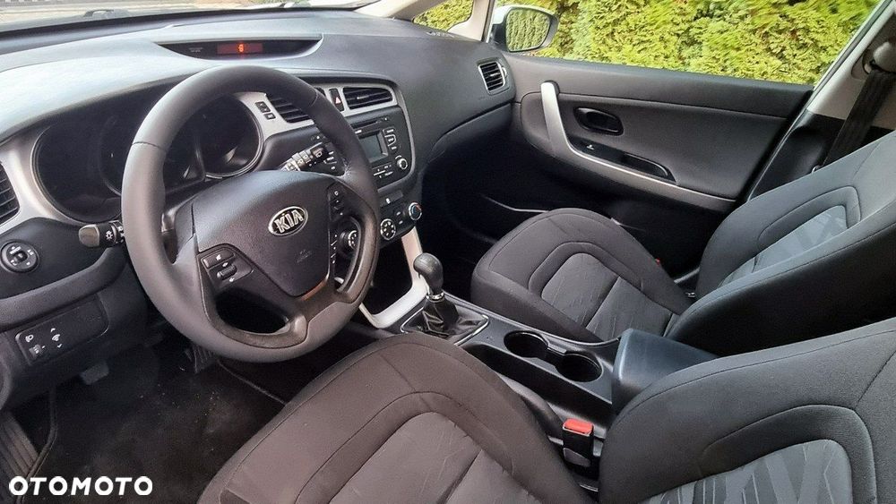 Kia Ceed - 11