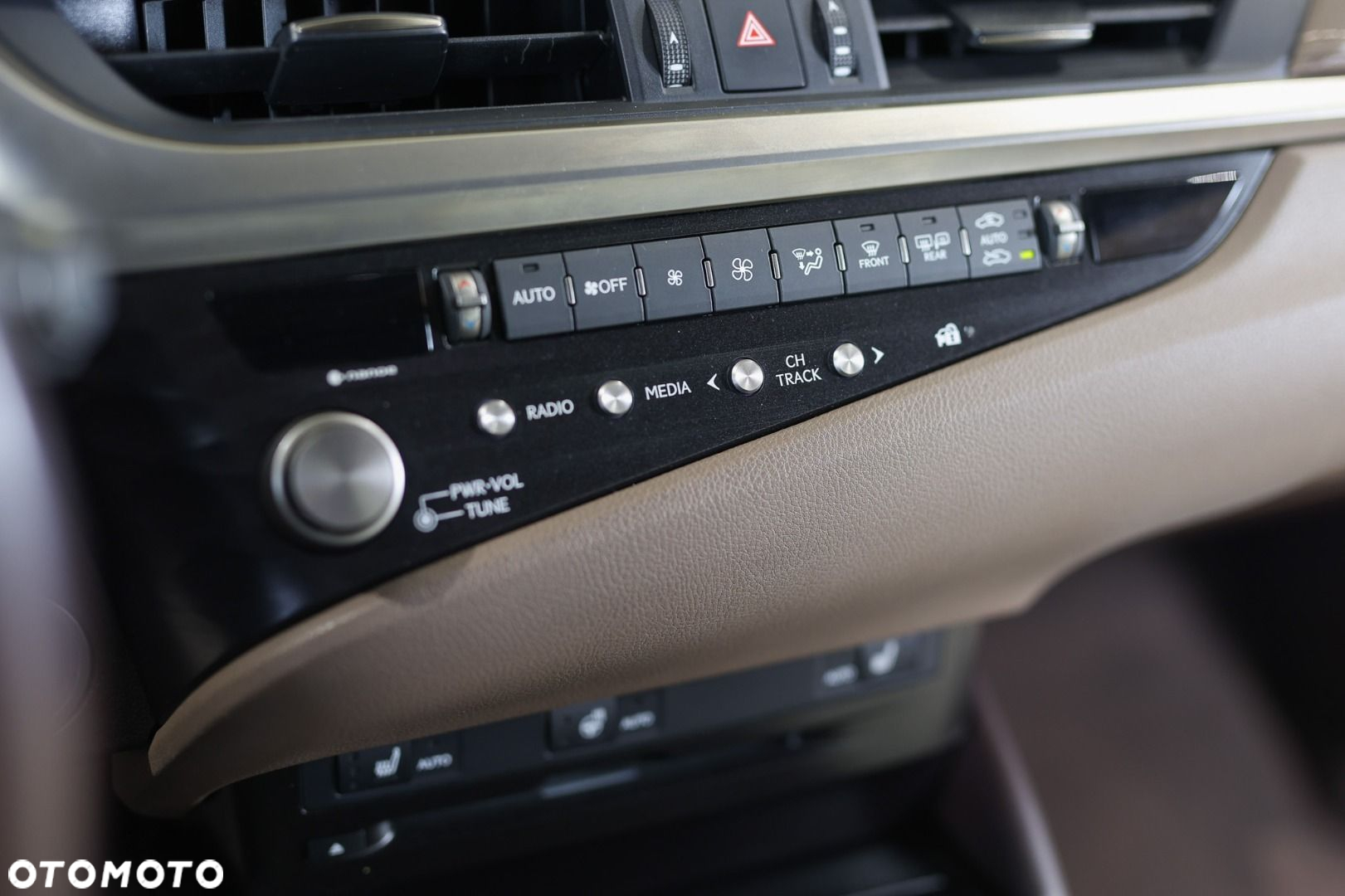 Lexus ES - 12