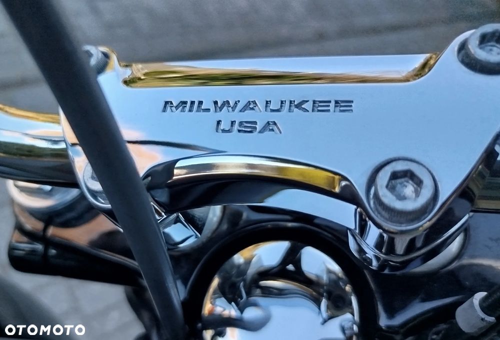 Harley-Davidson Dyna Street Bob - 16