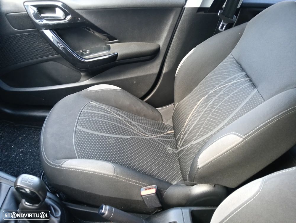 Peugeot 208 1.2 VTi Allure - 18