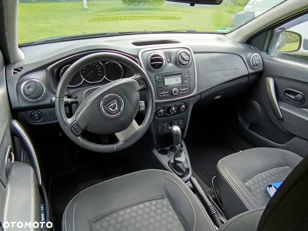 Dacia Logan 1.2 16V 75 Essentiel - 9