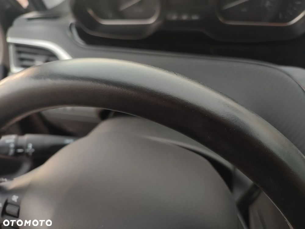 Peugeot 2008 1.2 Pure Tech GPF Allure S&S EAT6 - 36