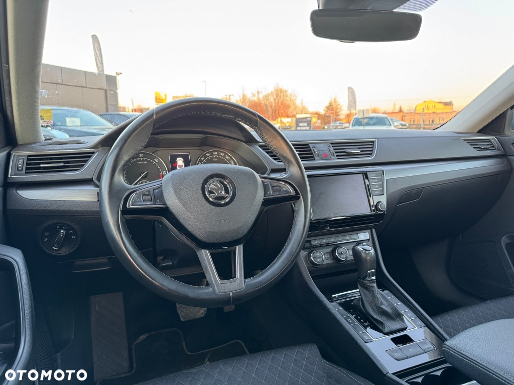 Skoda Superb 2.0 TDI Style DSG - 11