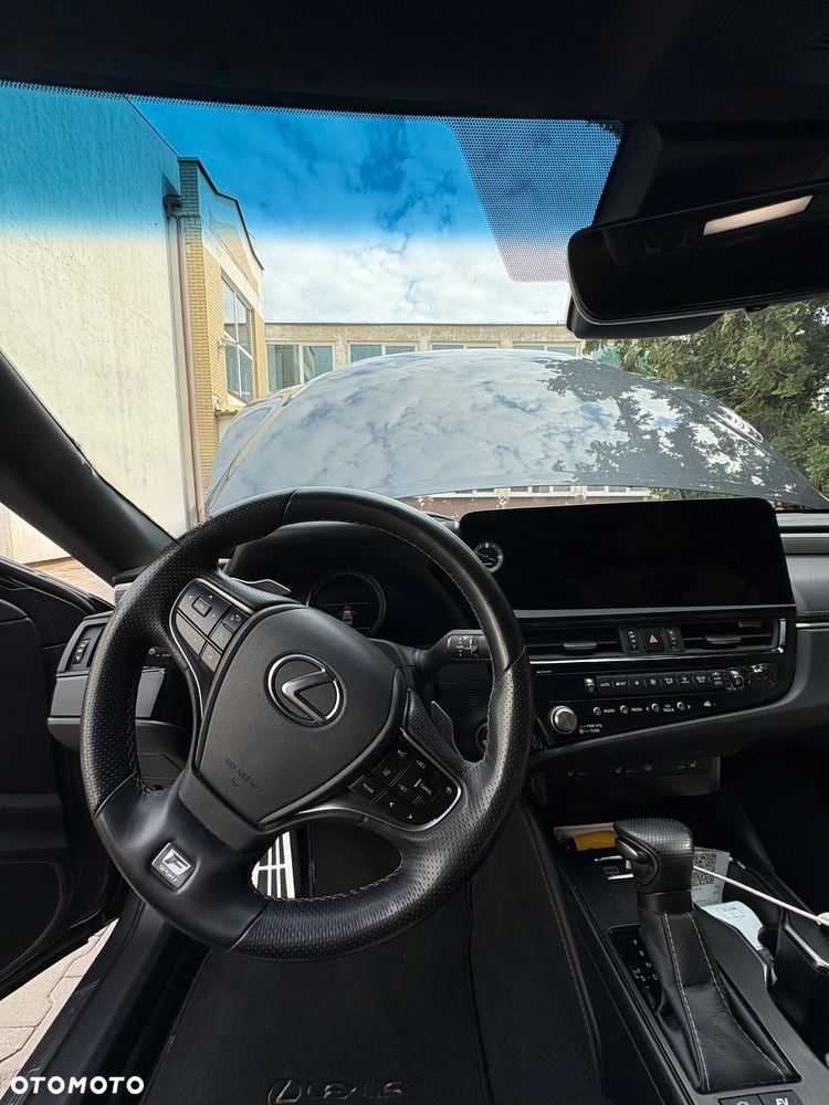 Lexus ES 300h F Sport Edition - 12