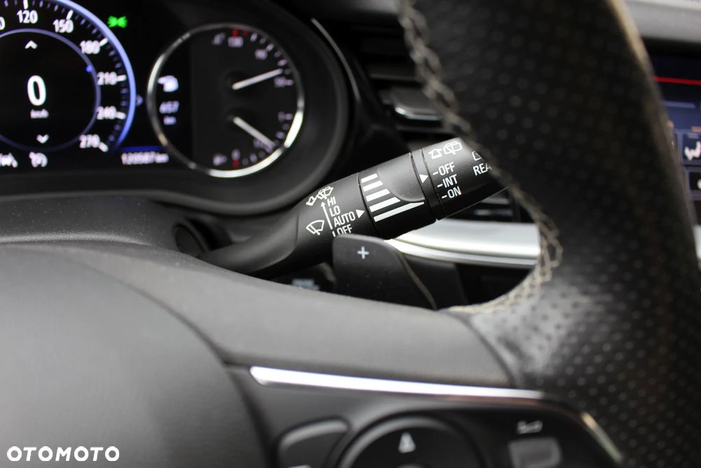 Opel Insignia - 17