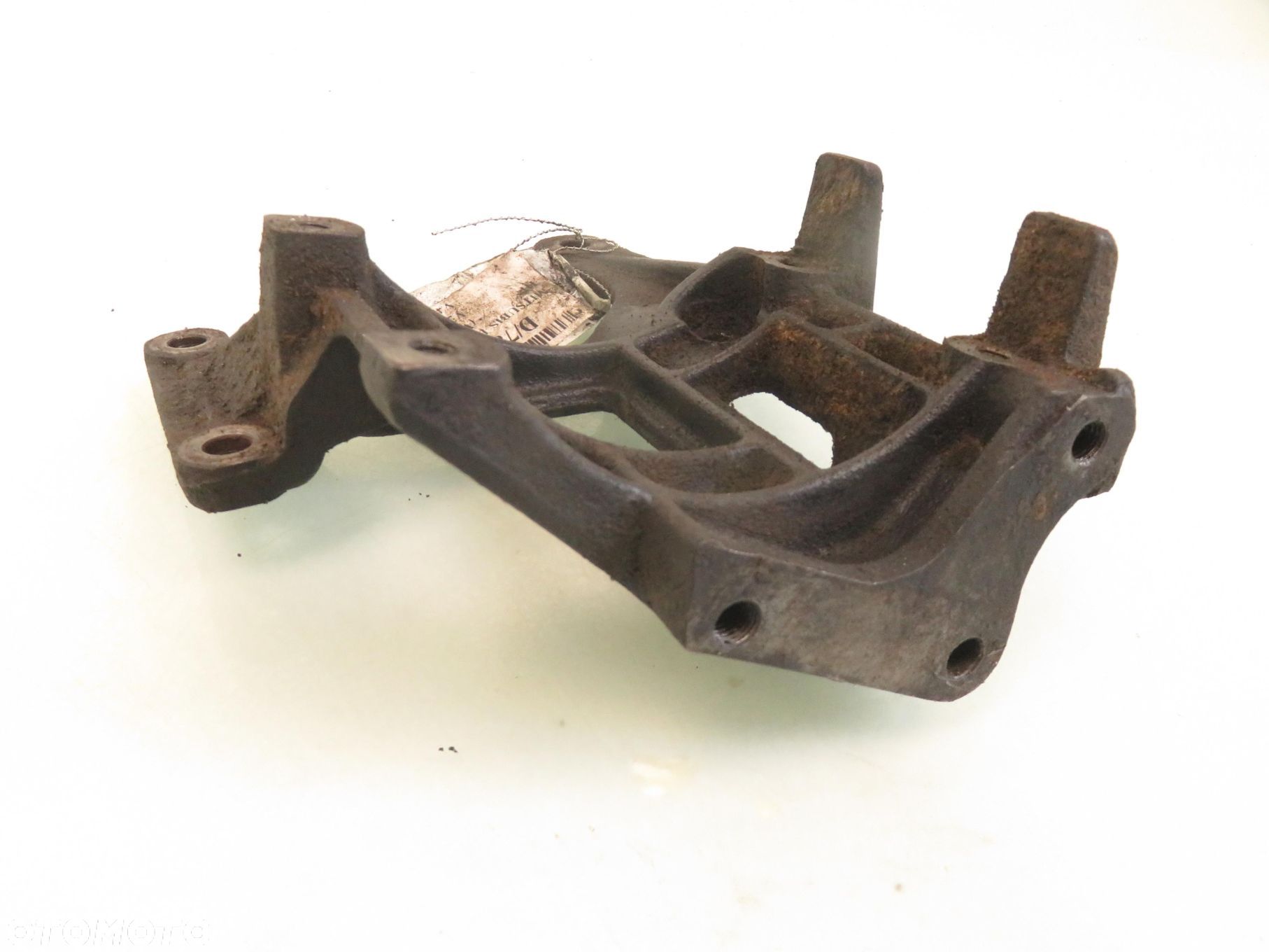 ŁAPA SPRĘŻARKI MITSUBISHI PAJERO II 2.5 TD MR117316 - 1
