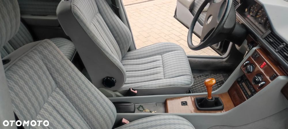 Mercedes-Benz W124 (1984-1993) - 18