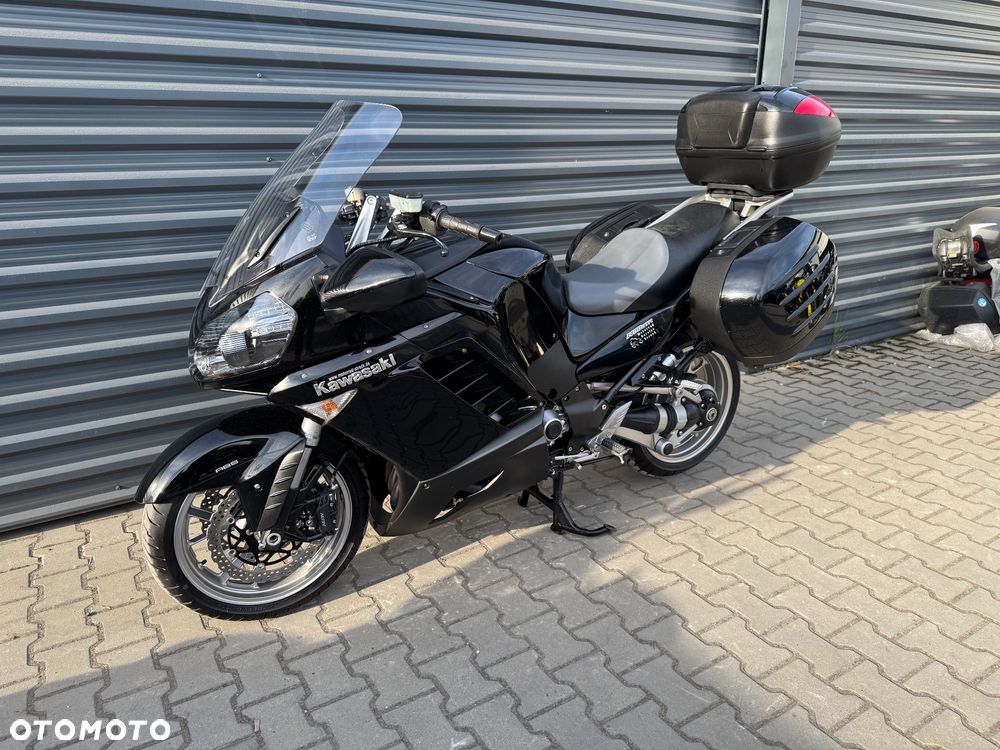 Kawasaki GTR - 3
