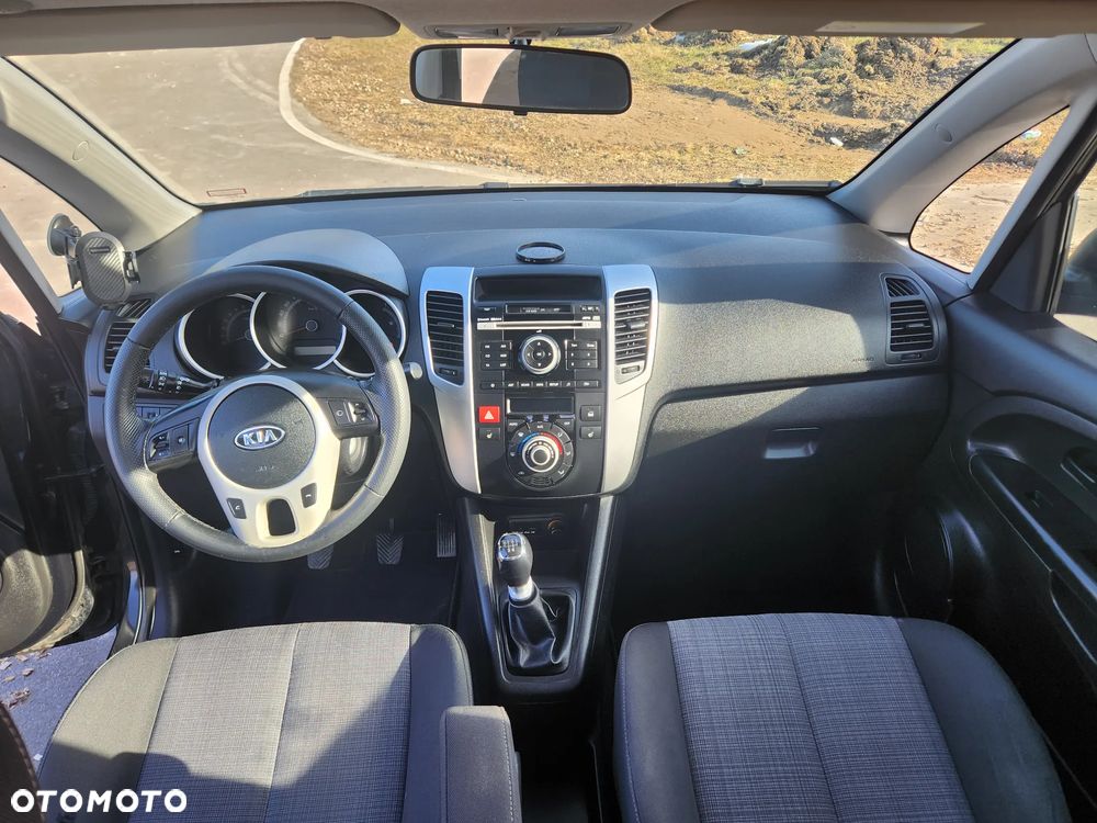 Kia Venga 1.6 L - 10