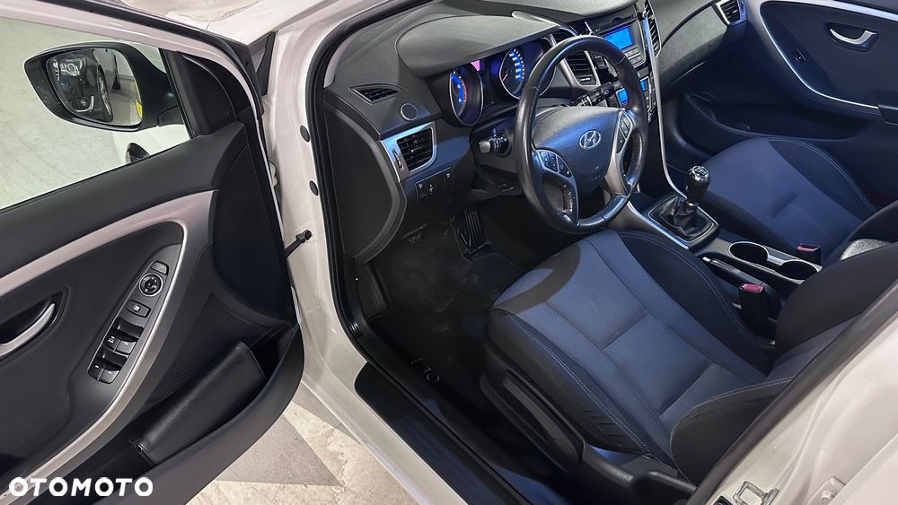 Hyundai i30 blue 1.6 CRDi YES Gold - 12