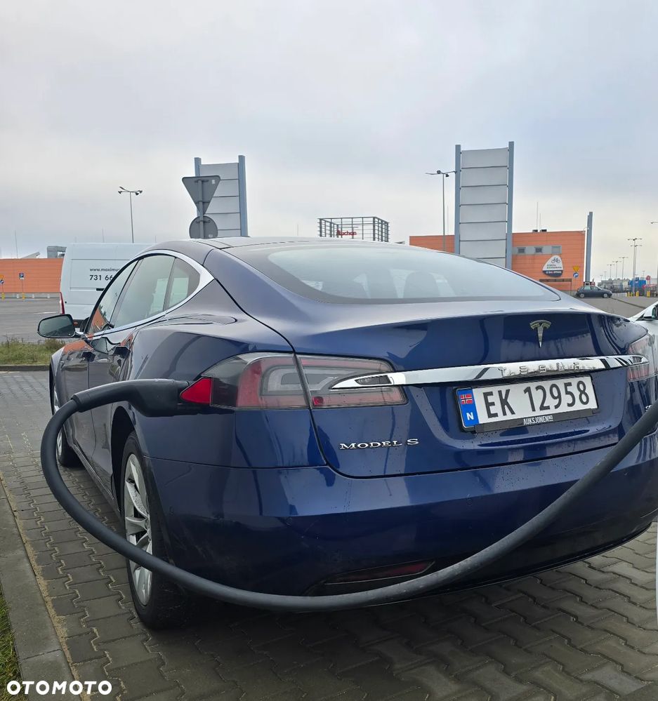 Tesla Model S - 4