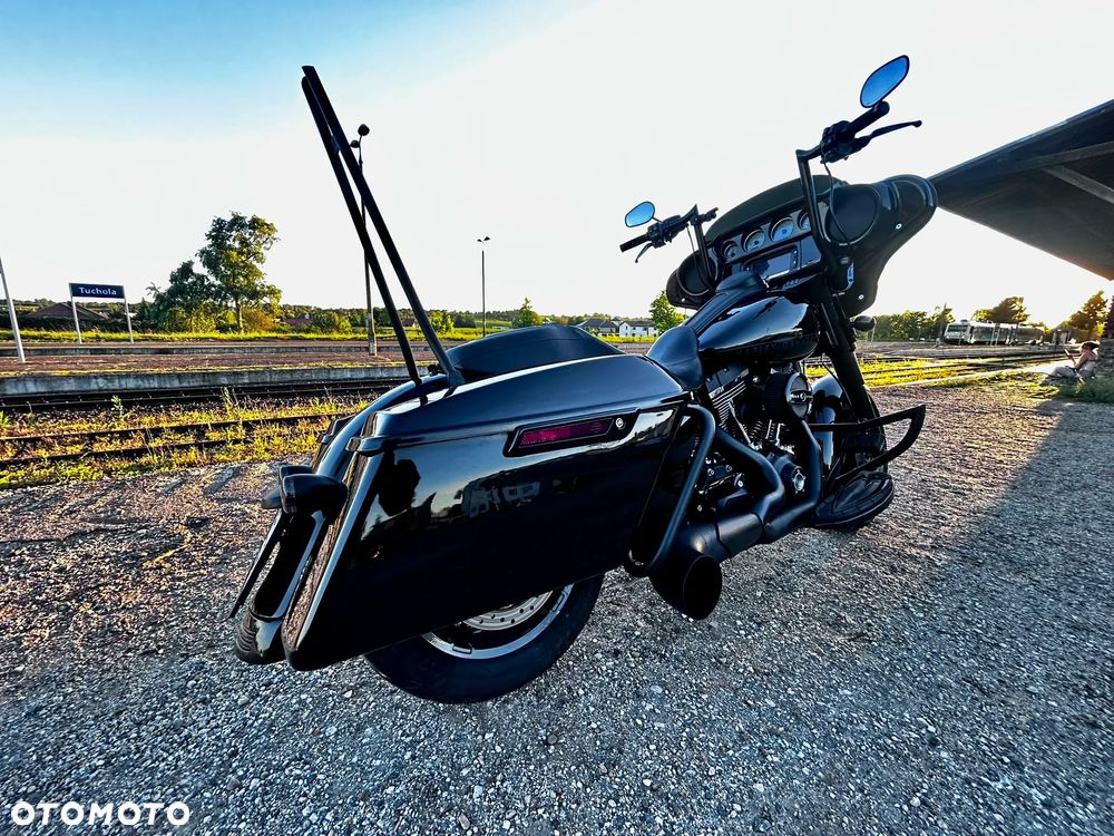 Harley-Davidson Touring Street Glide - 18