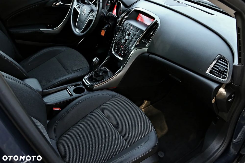 Opel Astra 1.6 Turbo - 8