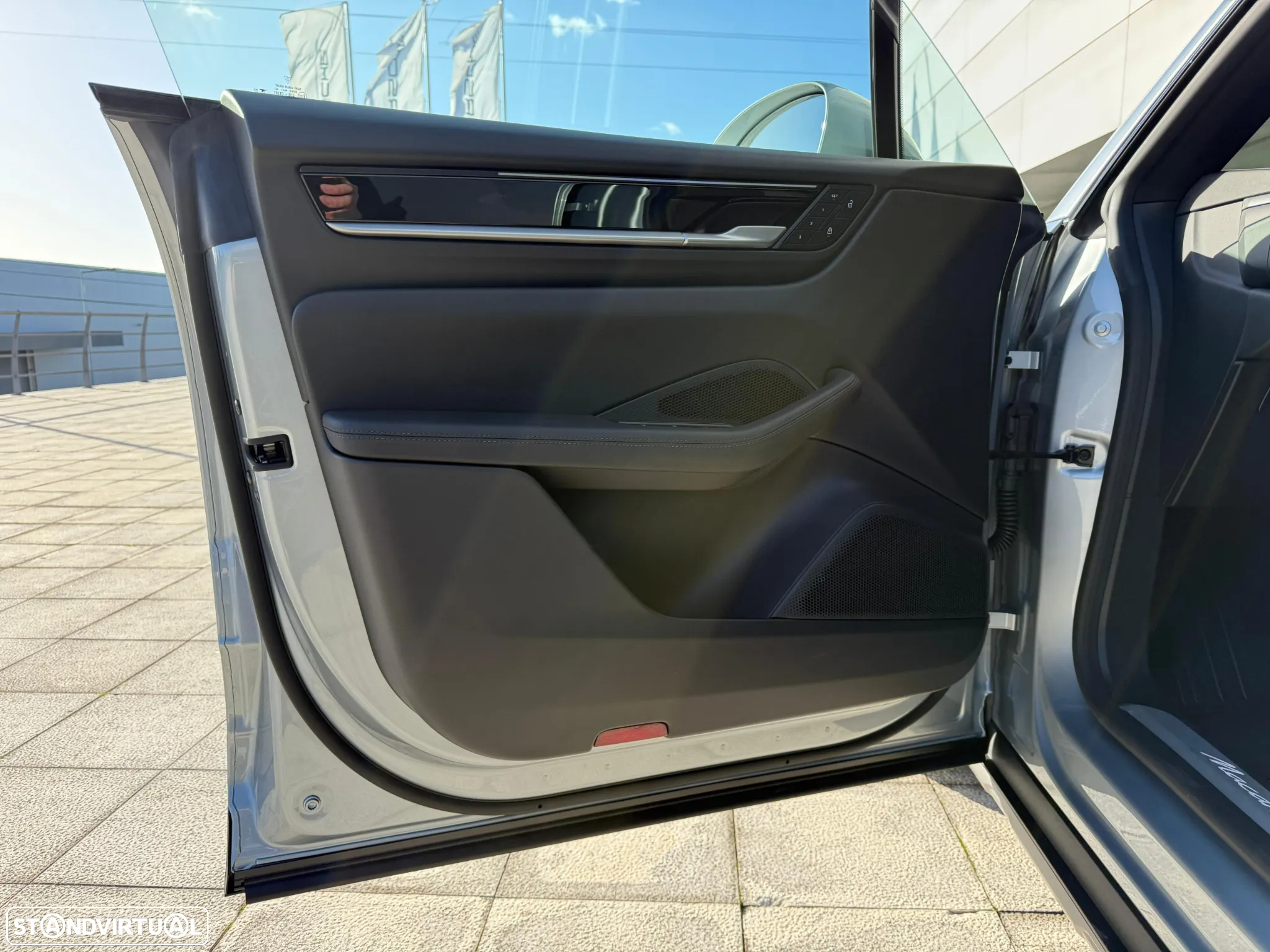 Porsche Macan Electric 4 - 15