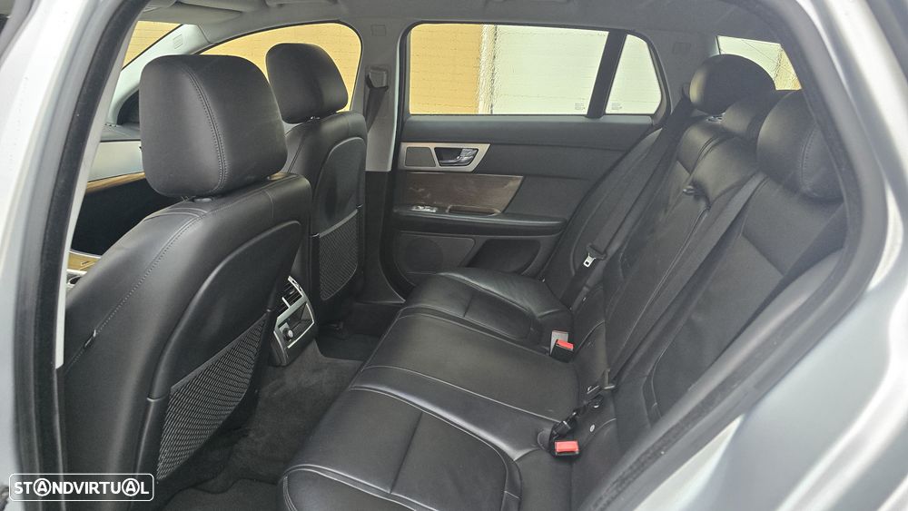 Jaguar XF Sportbrake 2.2 D Premium Luxury - 15