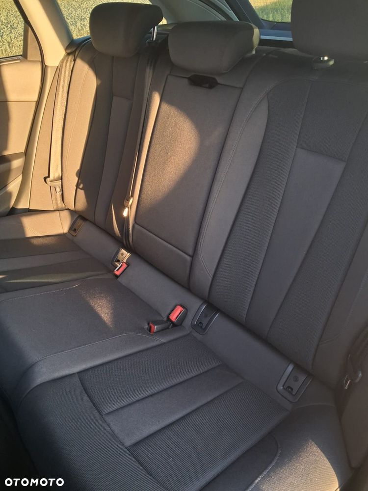Audi A4 Avant 35 TDI S tronic - 13