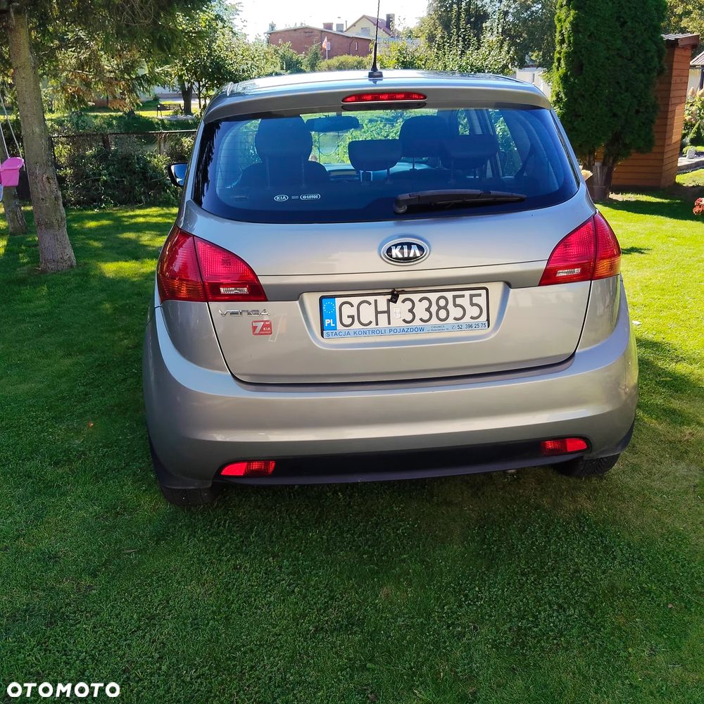 Kia Venga - 4