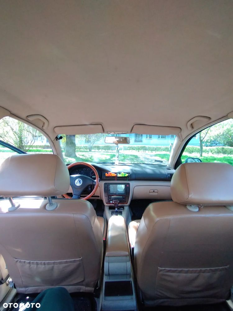 Volkswagen Passat 1.9 TDI Highline - 15