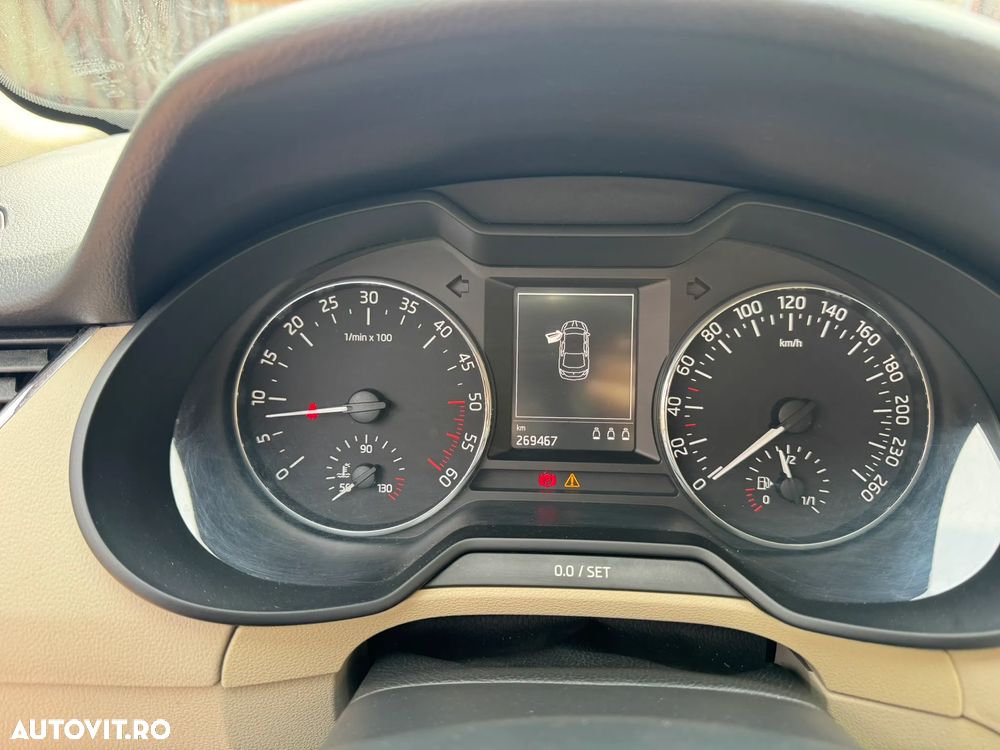 Skoda Octavia 2.0 TDI STYLE DSG - 14