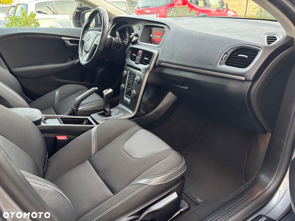 Volvo V40 D2 - 38