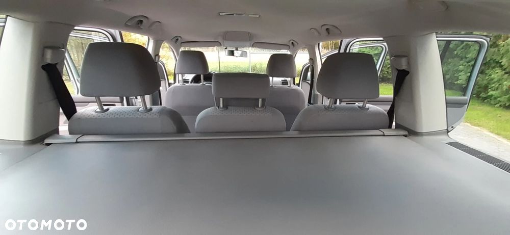 Volkswagen Touran 1.9 TDI Conceptline - 21
