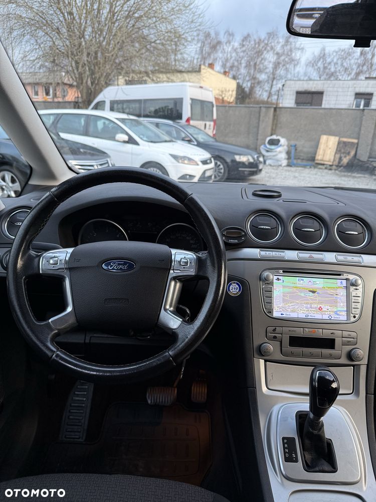 Ford Galaxy - 8