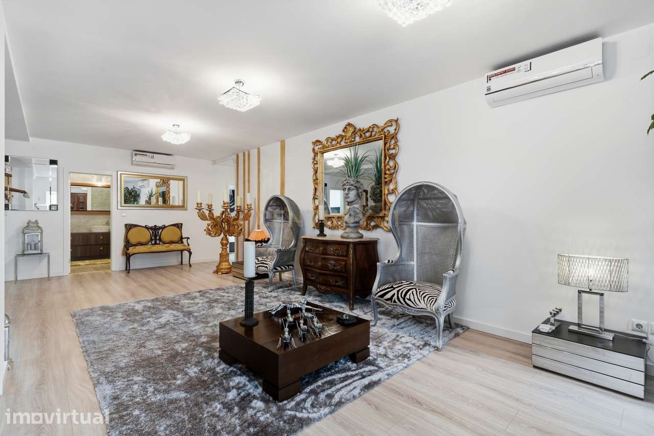 Moradia T4 Térrea Renovada com 2 Suites, Jardim e Garagem | Venda do V - Grande imagem: 5/43