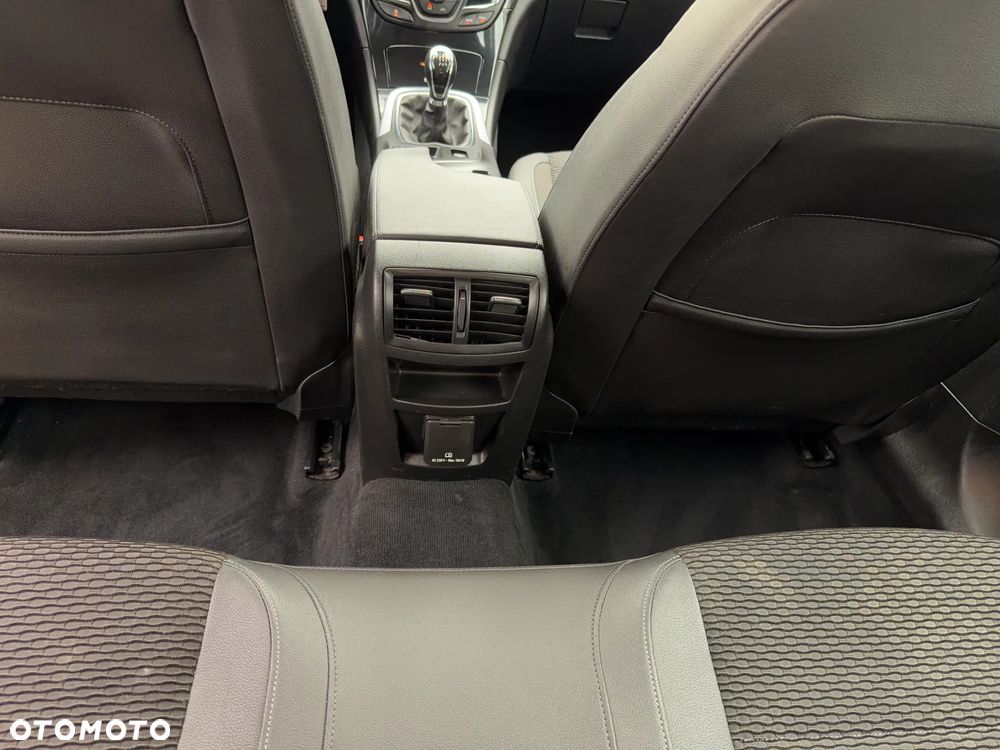Opel Insignia 1.4 T Cosmo S&S - 24
