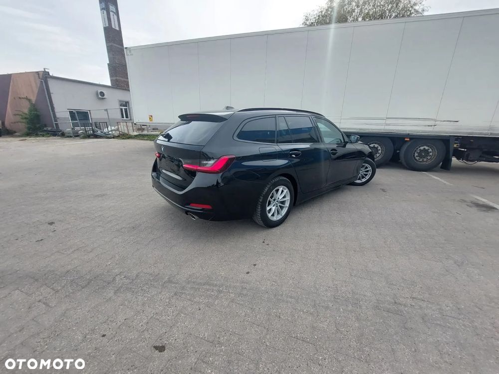BMW Seria 3 318d Touring Sport Line - 33