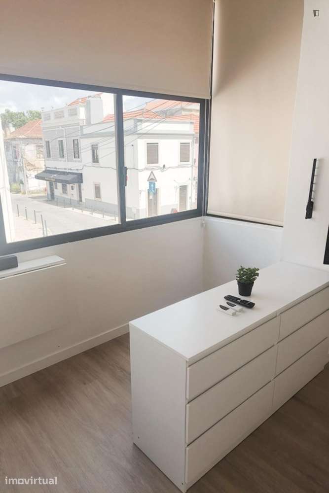 Quarto - localizado em Barreiro Lisbon - Grande imagem: 5/10