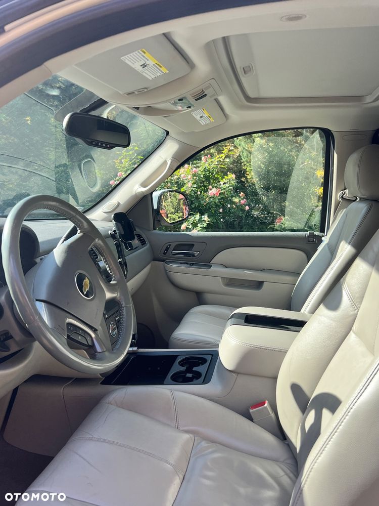 Chevrolet Tahoe - 4
