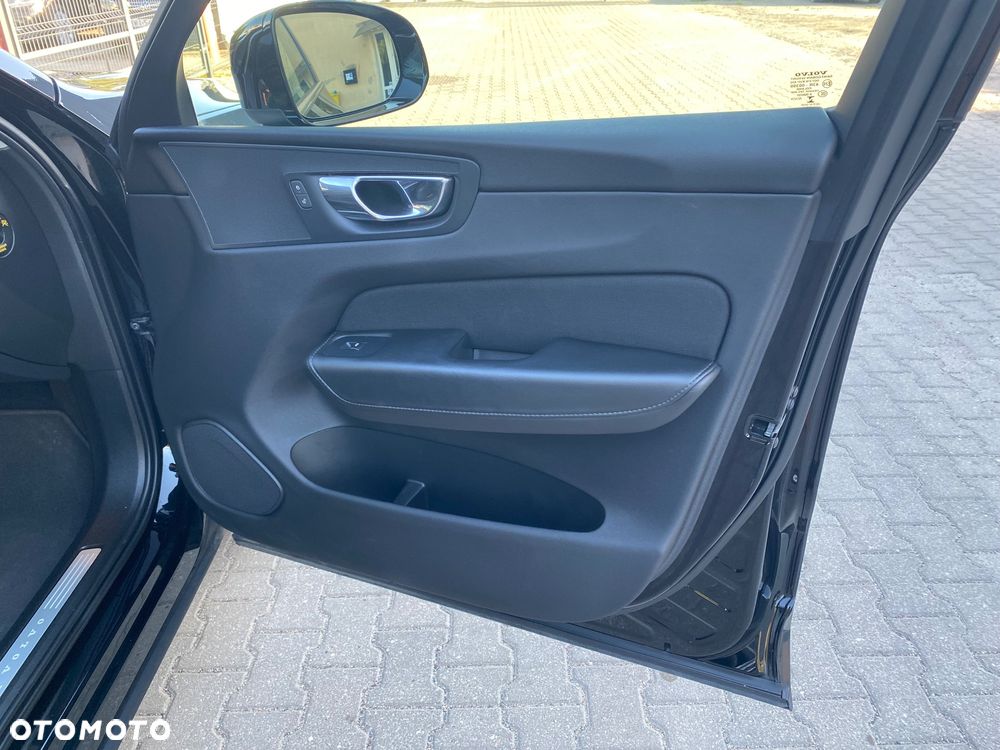 Volvo XC 60 D4 AWD Momentum - 19