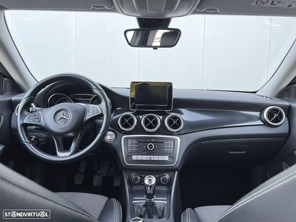 Mercedes-Benz CLA 180 d Urban - 32