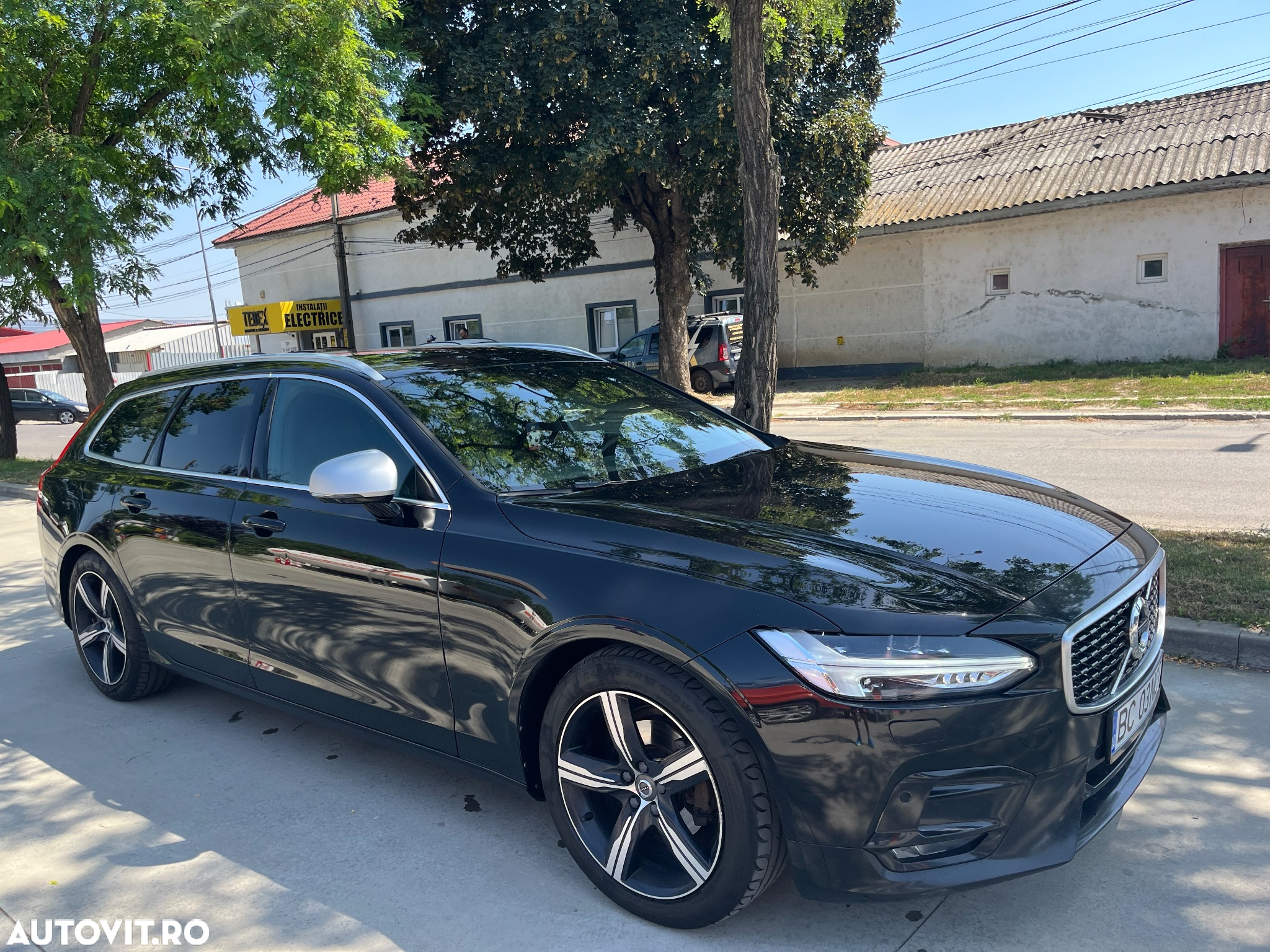 Volvo V90 D4 R-Design - 3