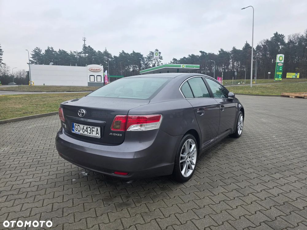 Toyota Avensis 1.8 Style - 8
