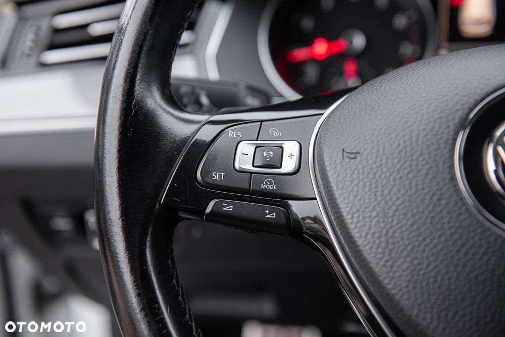 Volkswagen Passat - 24