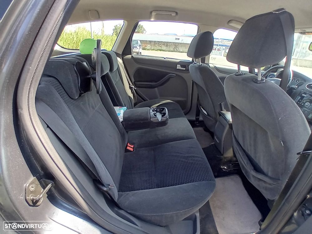 Ford Focus SW 1.6 TDCi Ghia - 10
