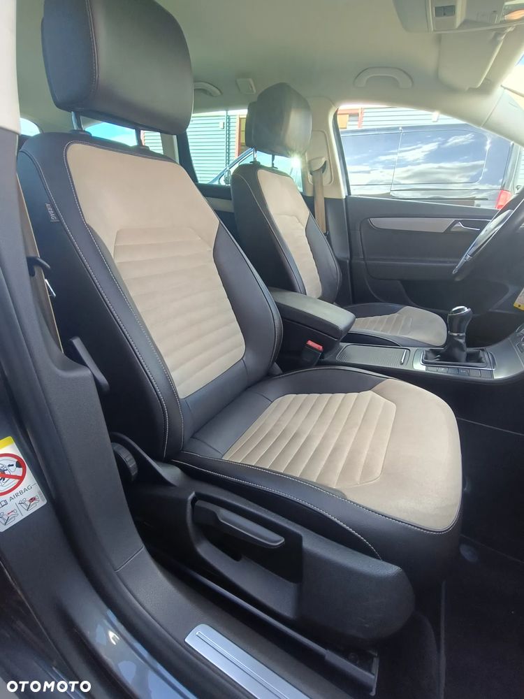 Volkswagen Passat - 33