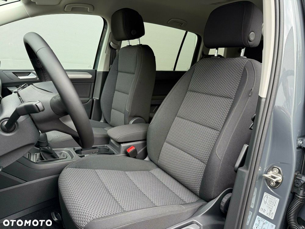 Volkswagen Touran - 10