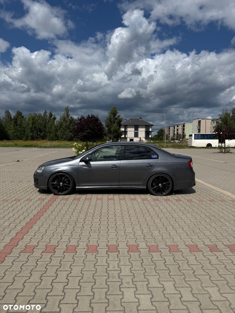 Volkswagen Jetta 2.0 TSI Sportline DSG - 2