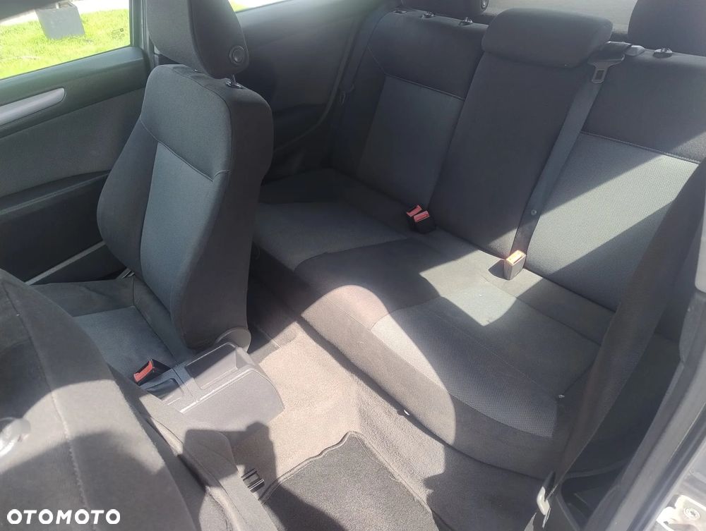 Opel Astra GTC 1.6 - 17