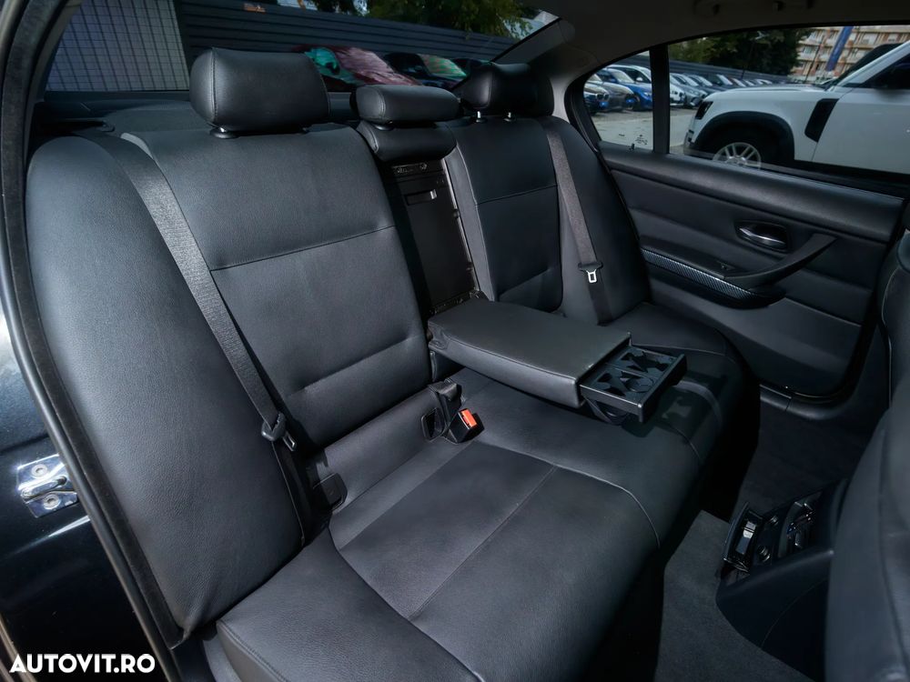 BMW Seria 3 325i xDrive Aut. M Sport Edition - 35